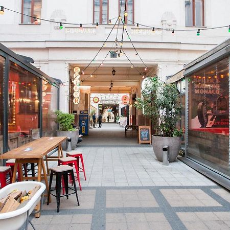 Inviting Flat In The Heart Of Town Apartamento Budapeste Exterior foto