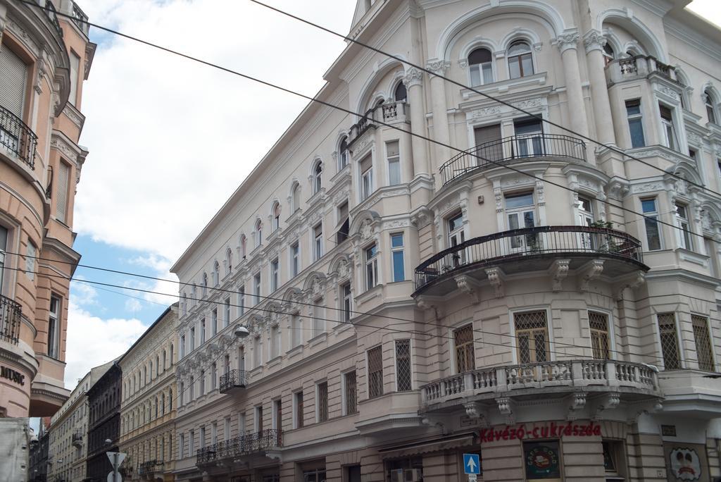Inviting Flat In The Heart Of Town Apartamento Budapeste Exterior foto