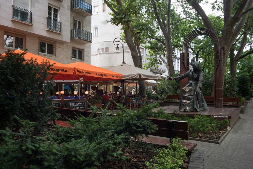 Inviting Flat In The Heart Of Town Apartamento Budapeste Exterior foto